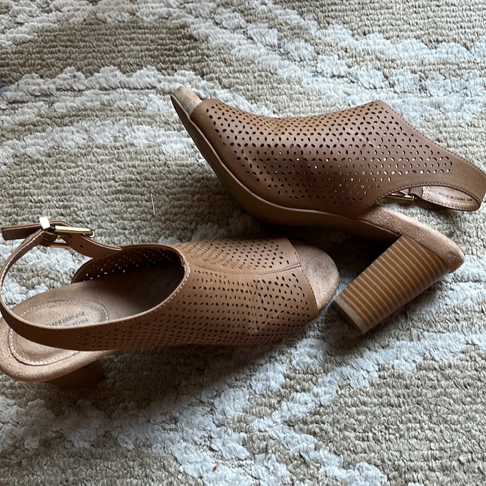 Giani Bernini faux leather wood heel sandals size 10m